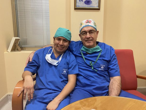 Dr Edmar Uribe (left) together with Dr José F. Alfonso (right) at the IOFV.